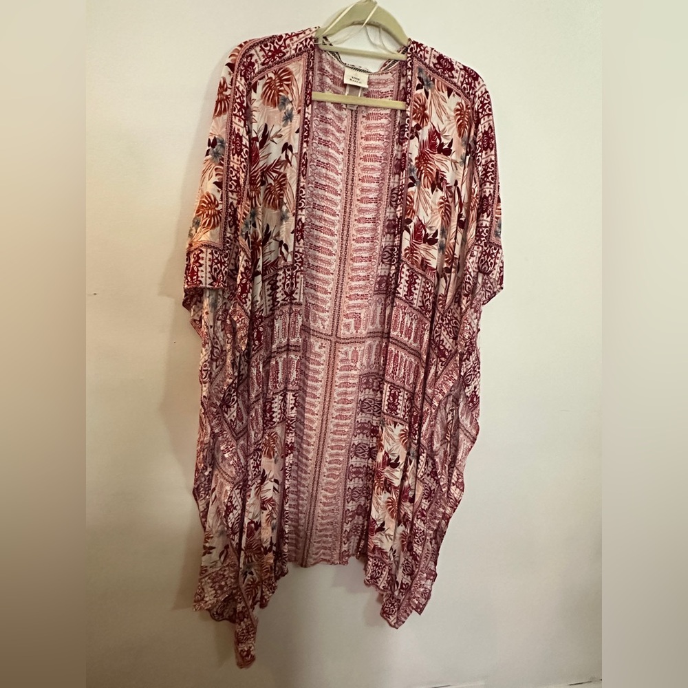 Knox Rose Red and White Floral Kimono